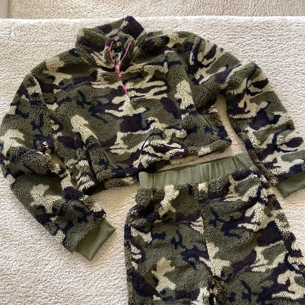 Camo Color 2 Piece Sherpa Set - Picture 10 of 12